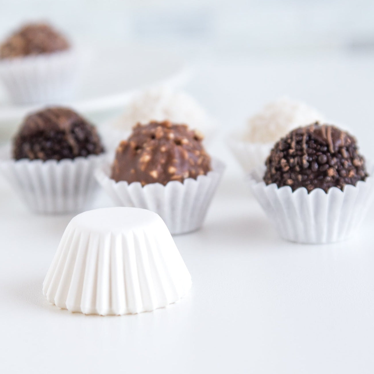 Petit-Four Cups, White Paper, 100 Pack