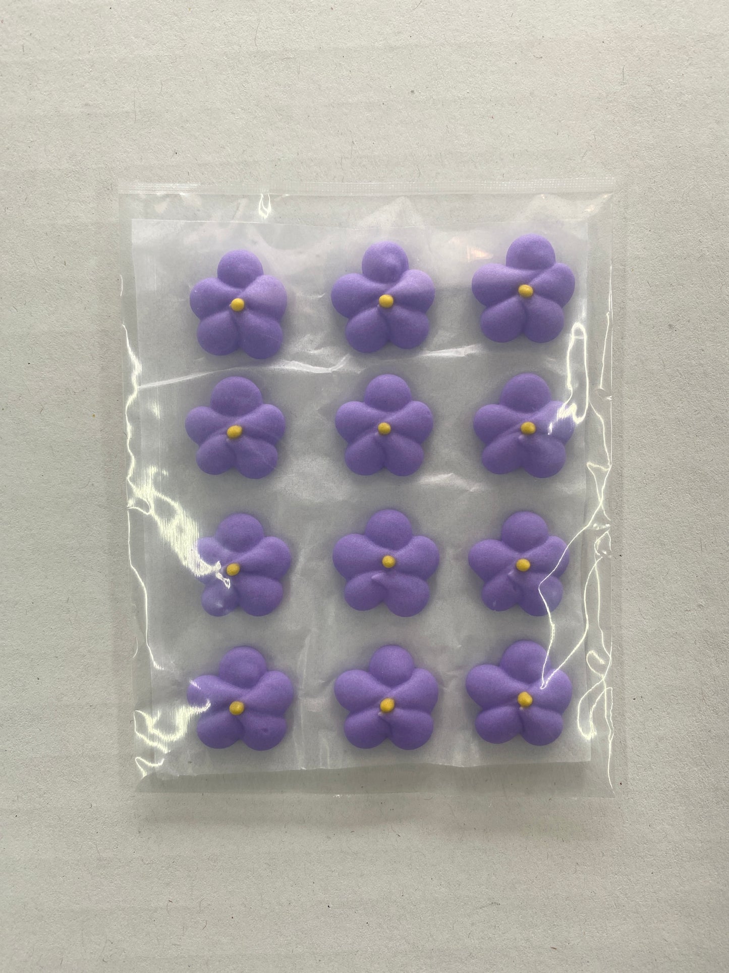 Royal Icing Drop Flower Lavender, 12 Pack