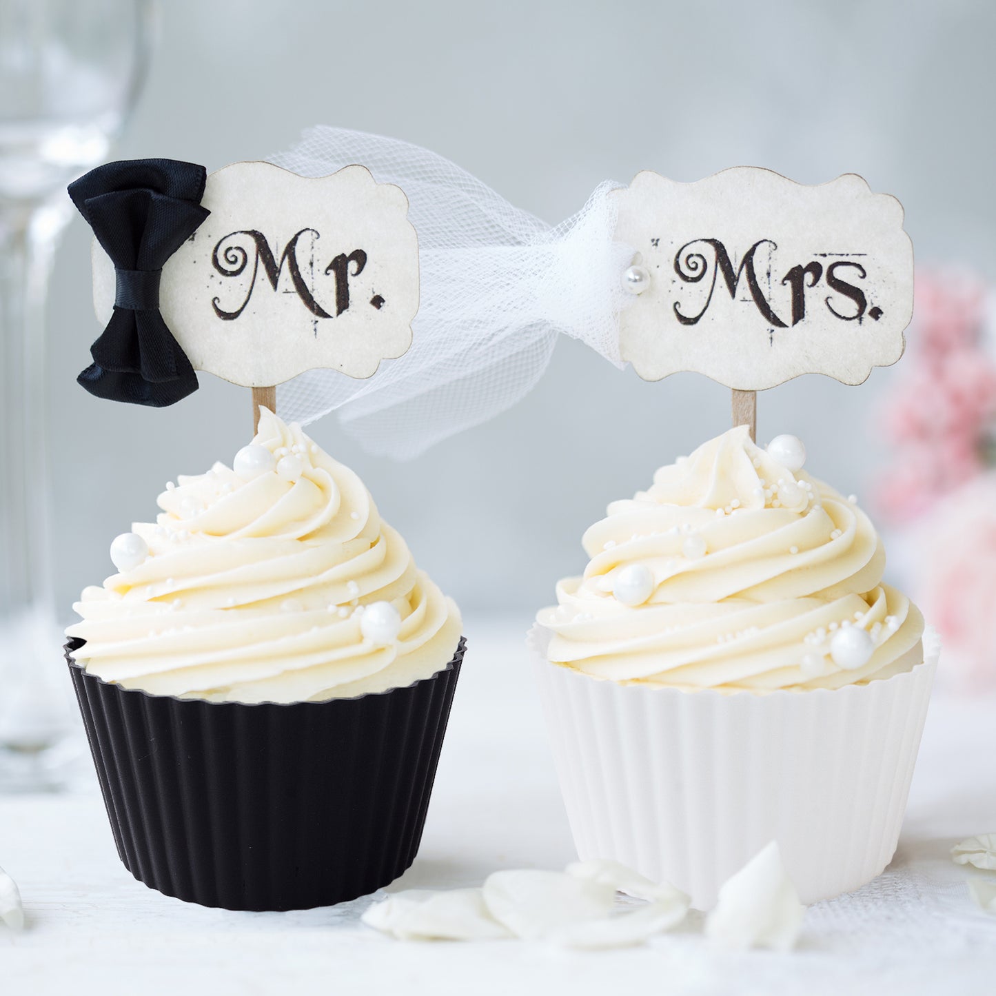Silicone Black & White Bake Cups, 12 pack