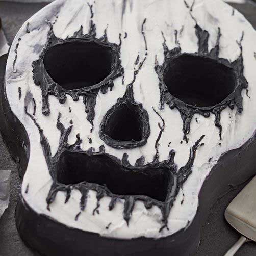 Skull Cake Pan with Cut-outs