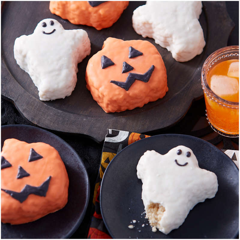 Ghost-Shaped Cake Pans : making Halloween treats