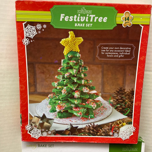 Festive Tree Cutter Set